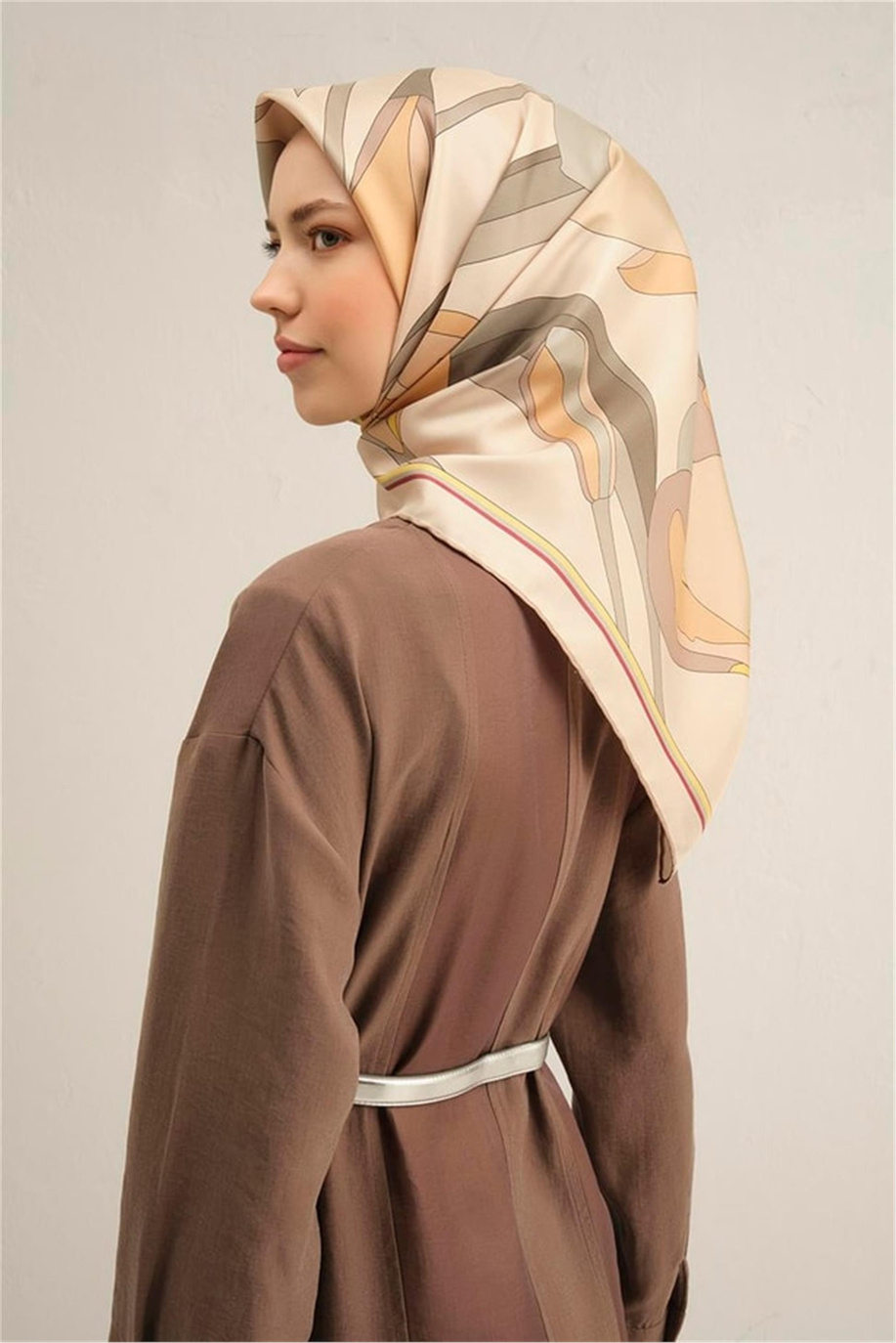 Armine Desenli Sura Saf İpek Eşarp 9302 81