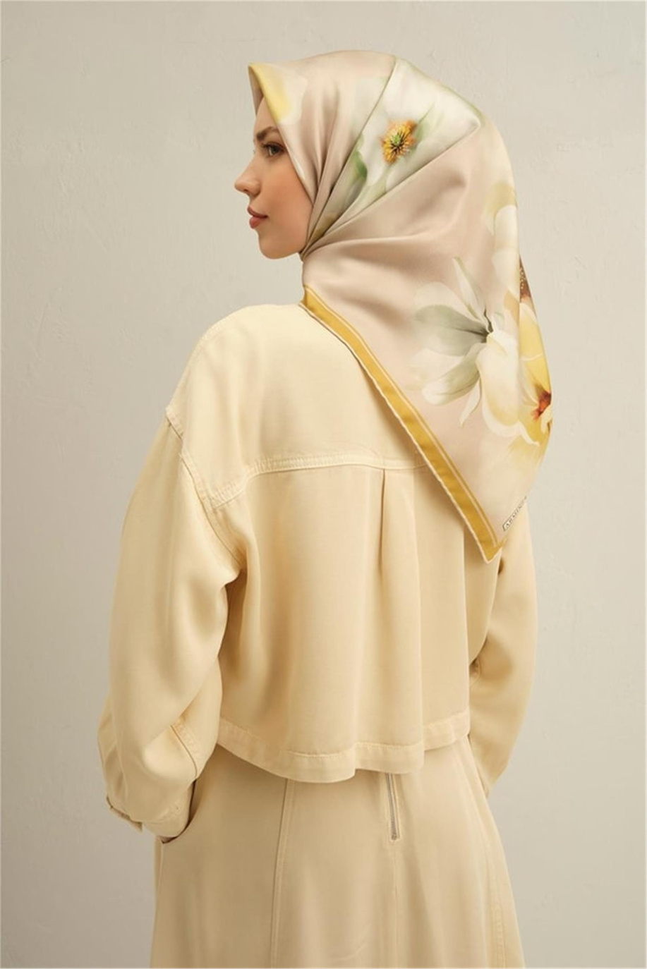 Armine Desenli Sura Saf İpek Eşarp 9305 33