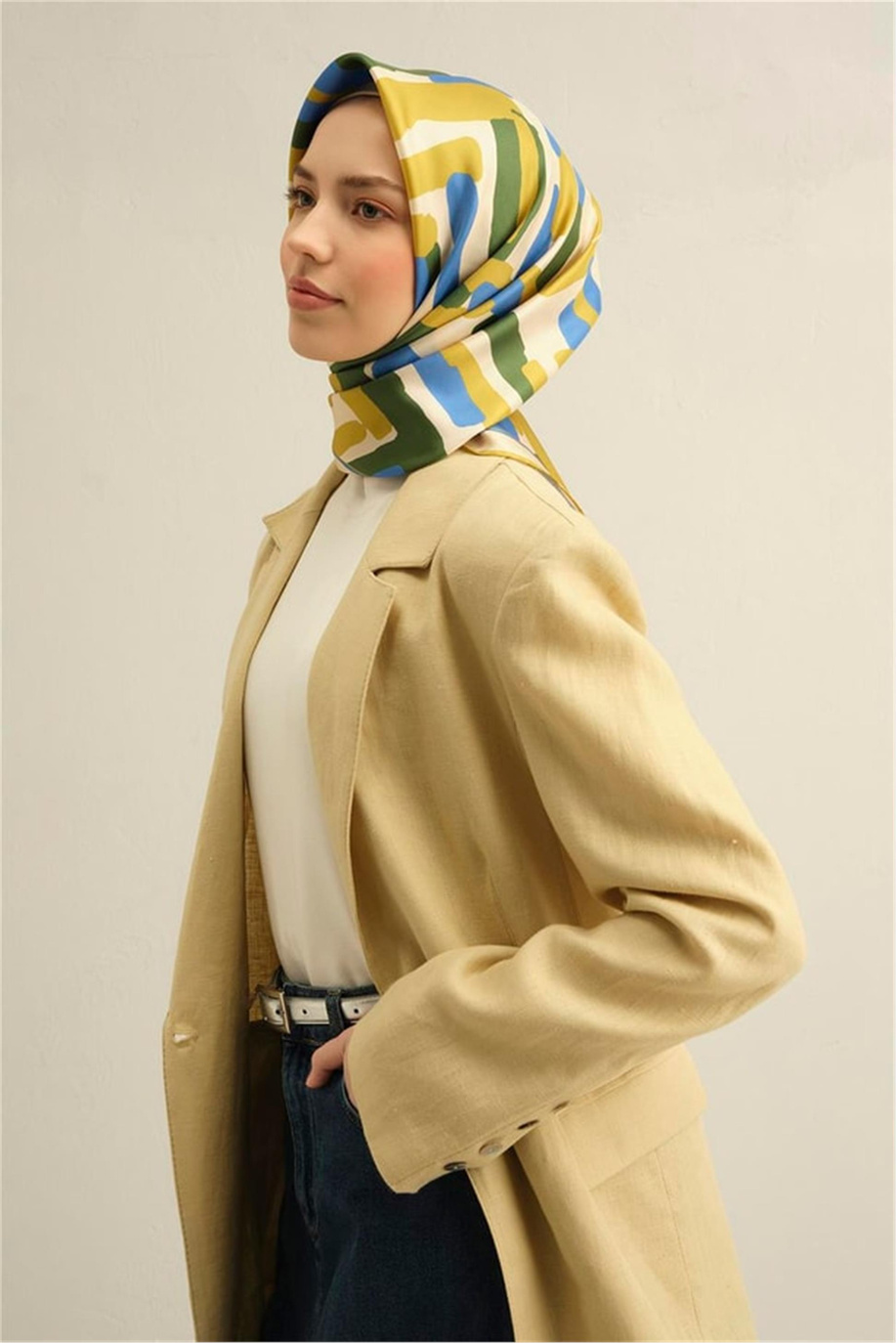 Armine Desenli Sura Saf İpek Eşarp 9303 01