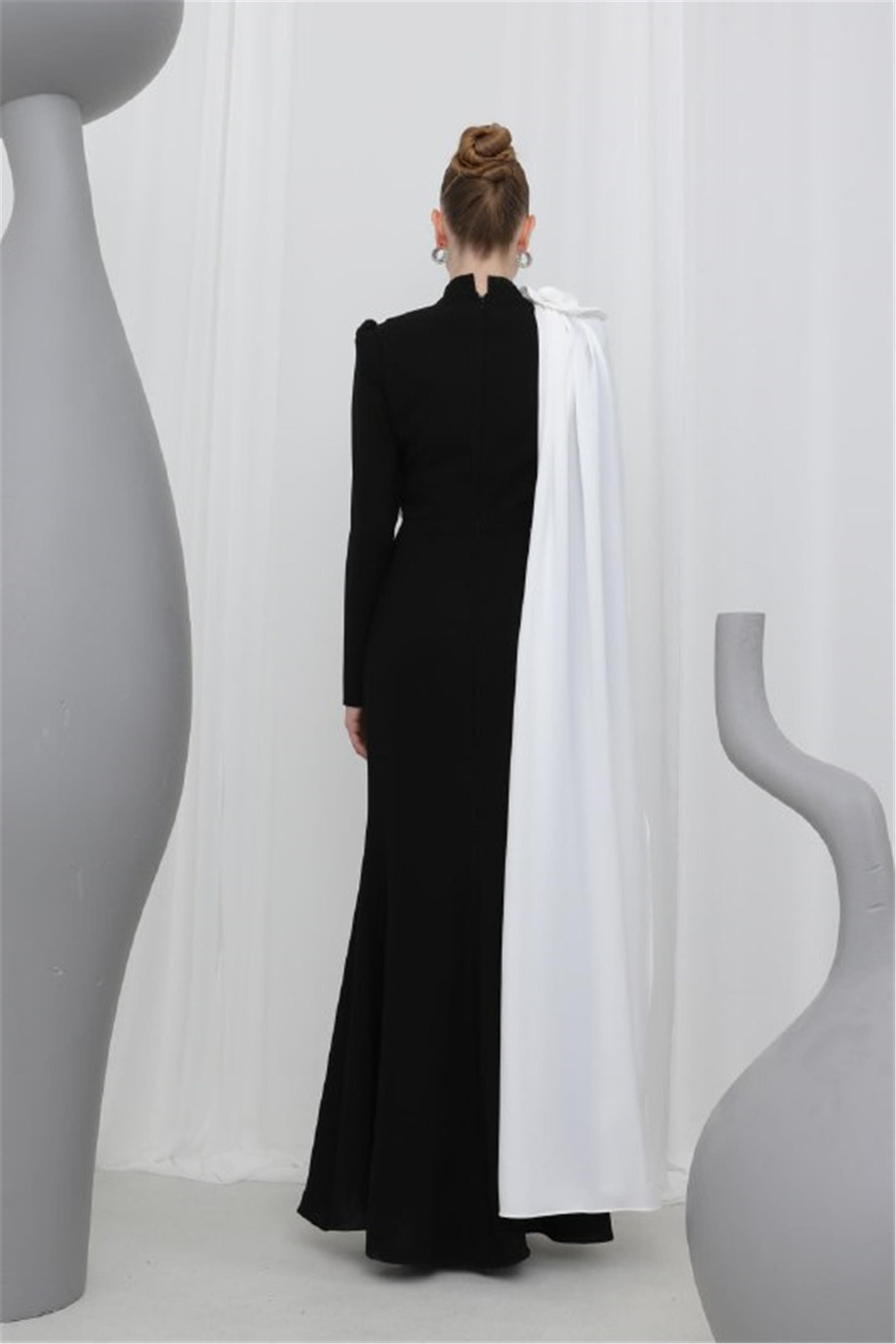 Asimetrik Fiyonk Detaylı Şık Siyah Elbise