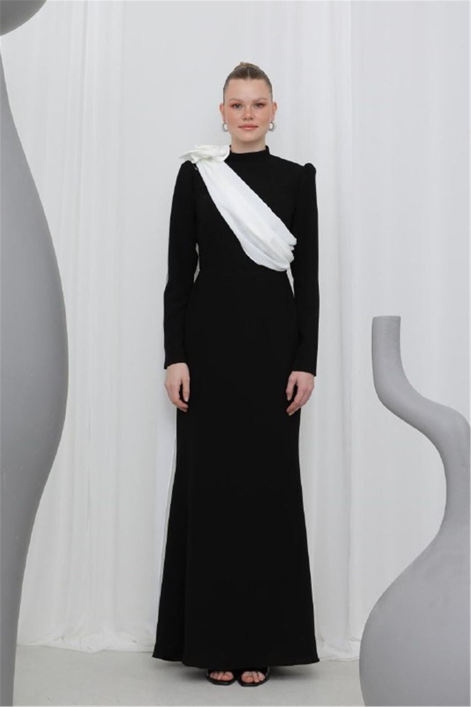 Asimetrik Fiyonk Detaylı Şık Siyah Elbise