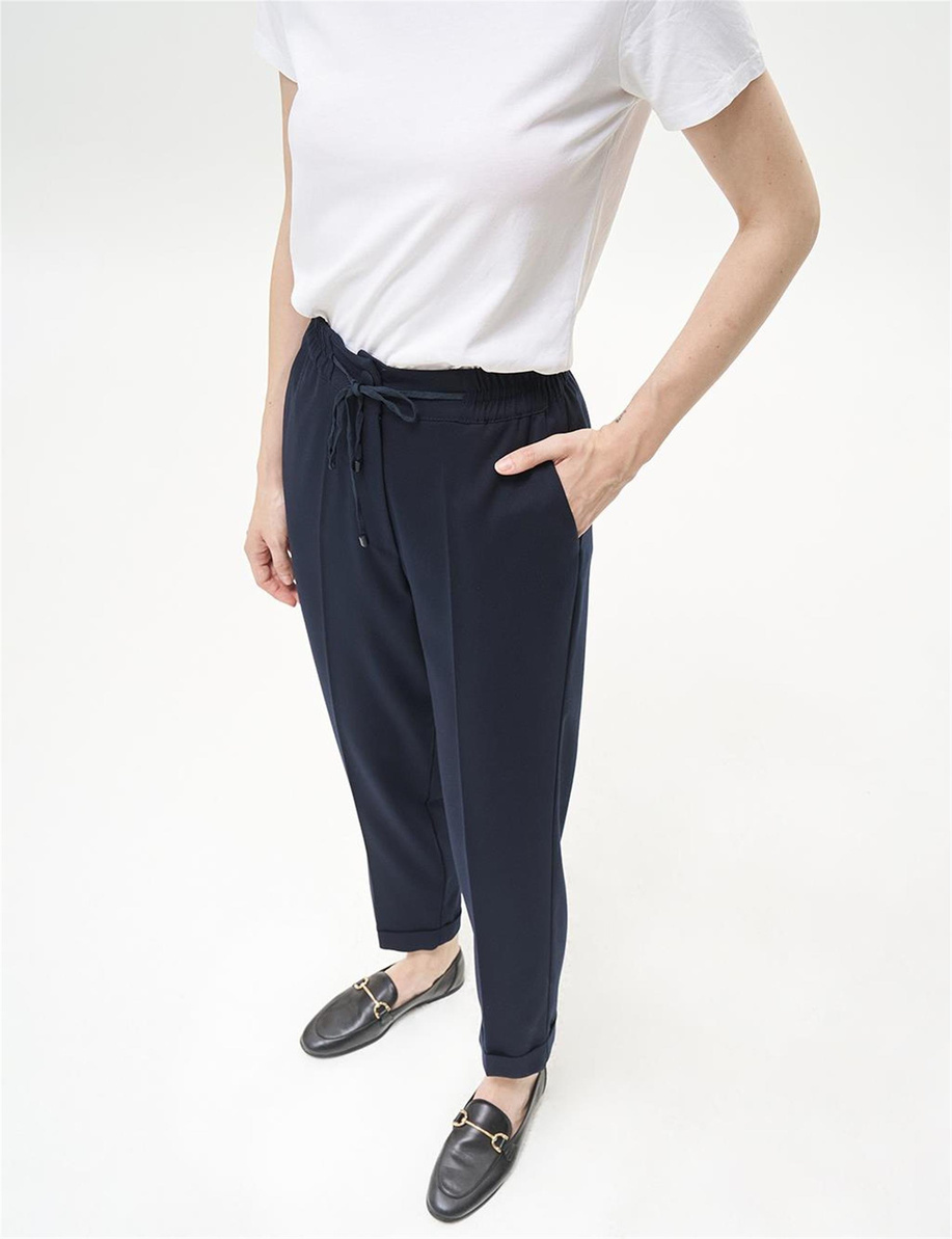 Beli Lastikli Çimalı Koyu Lacivert Pantolon