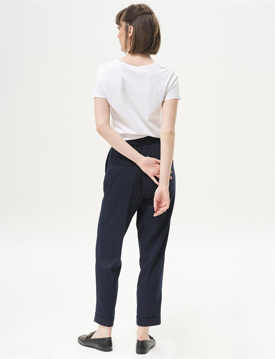 Beli Lastikli Çimalı Koyu Lacivert Pantolon