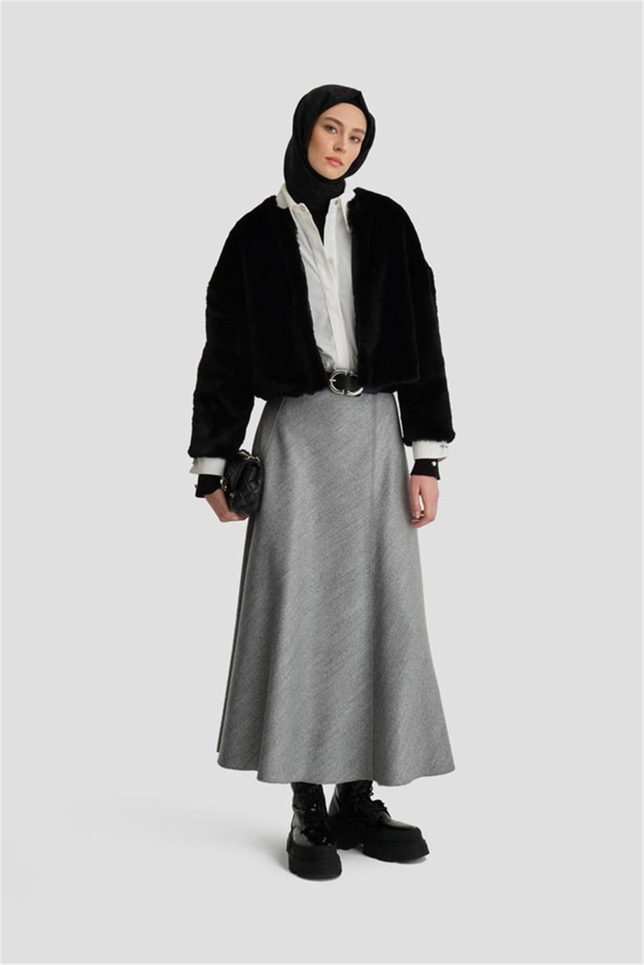Beş Parçalı Gri Etek
