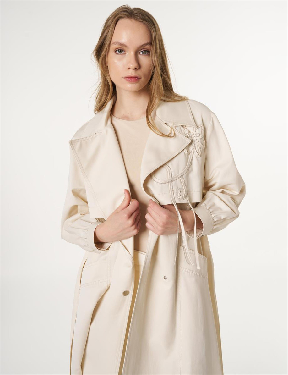 Çiçek Aplikeli Kuşaklı Trençkot Krem