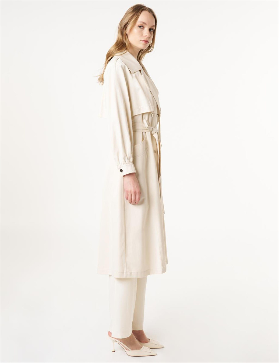 Çiçek Aplikeli Kuşaklı Trençkot Krem