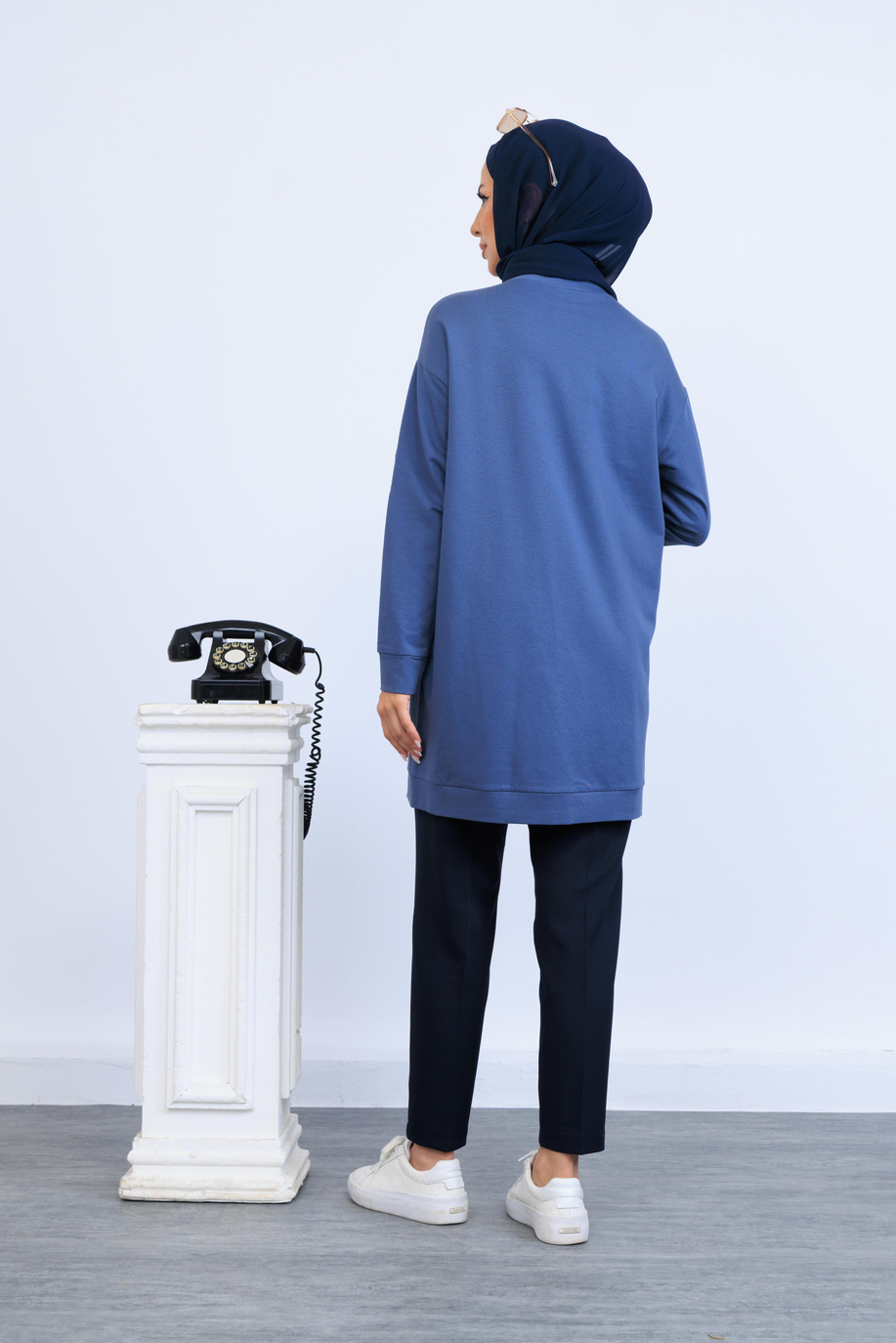 Çiçek Nakışlı Indıgo Sweatshırt