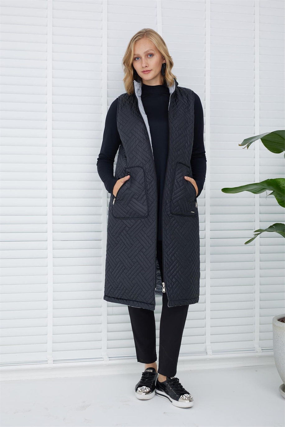 Çift Taraflı Uzun Siyah Yelek