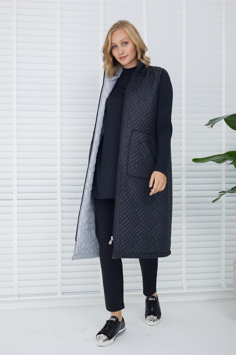 Çift Taraflı Uzun Siyah Yelek