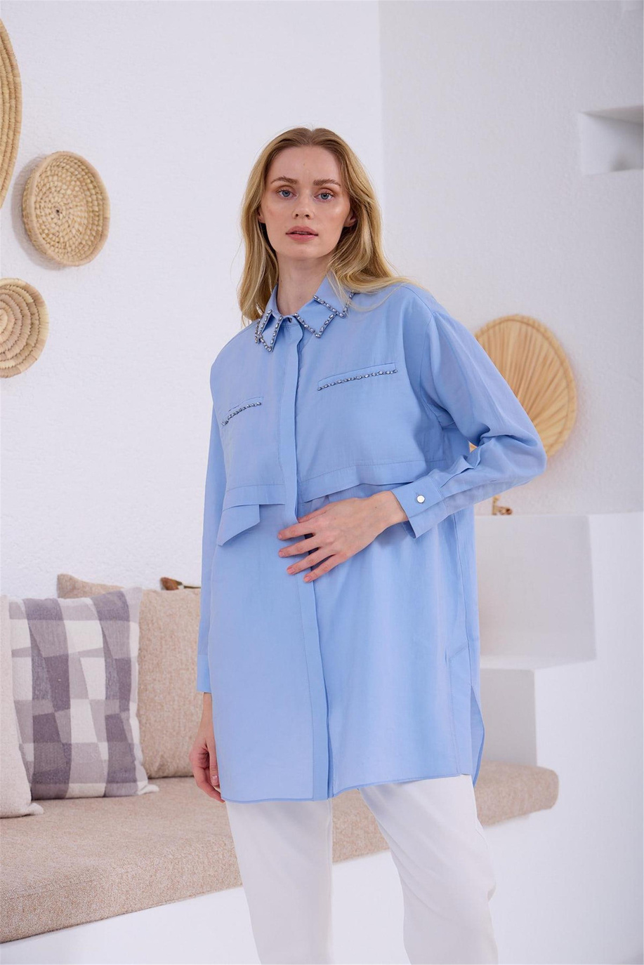 Çift Yakalı Taşlı Mavi Gömlek
