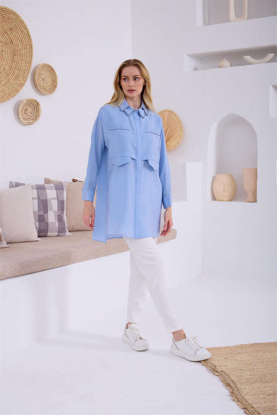 Çift Yakalı Taşlı Mavi Gömlek