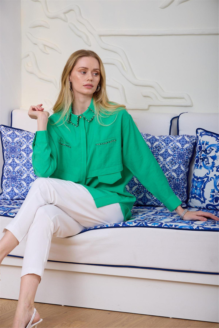 Çift Yakalı Taşlı Yeşil Gömlek
