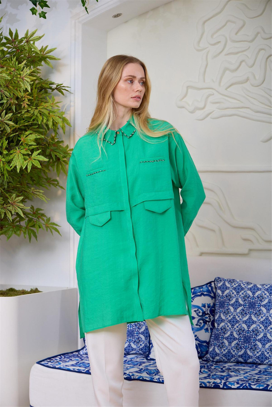 Çift Yakalı Taşlı Yeşil Gömlek