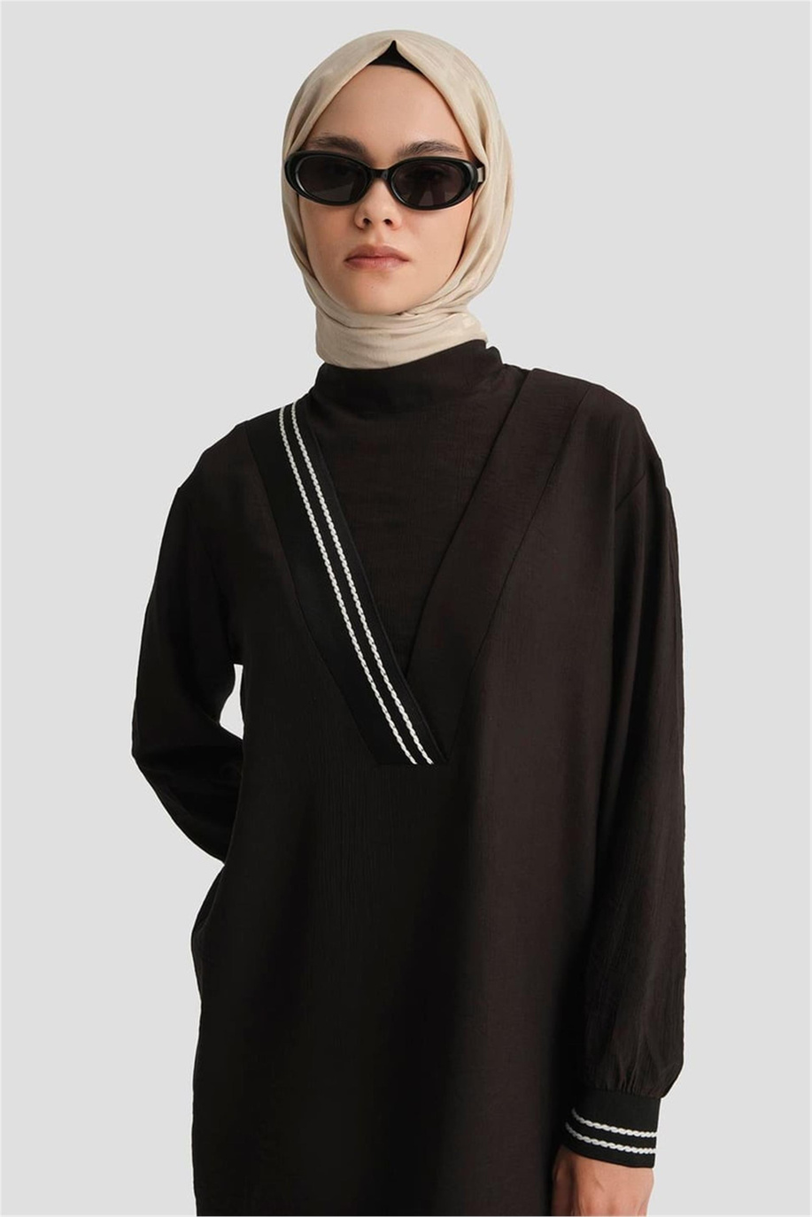 Çilek Kumaş Kolları Ribanalı Tunik Siyah - 25YT4143