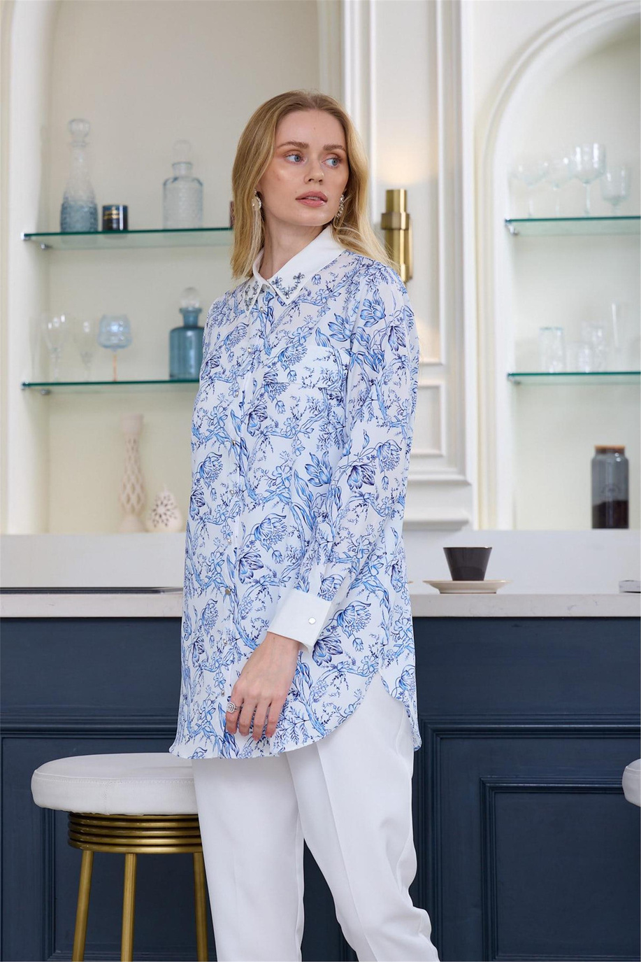 Çini Desenli Krep Mavi Gömlek