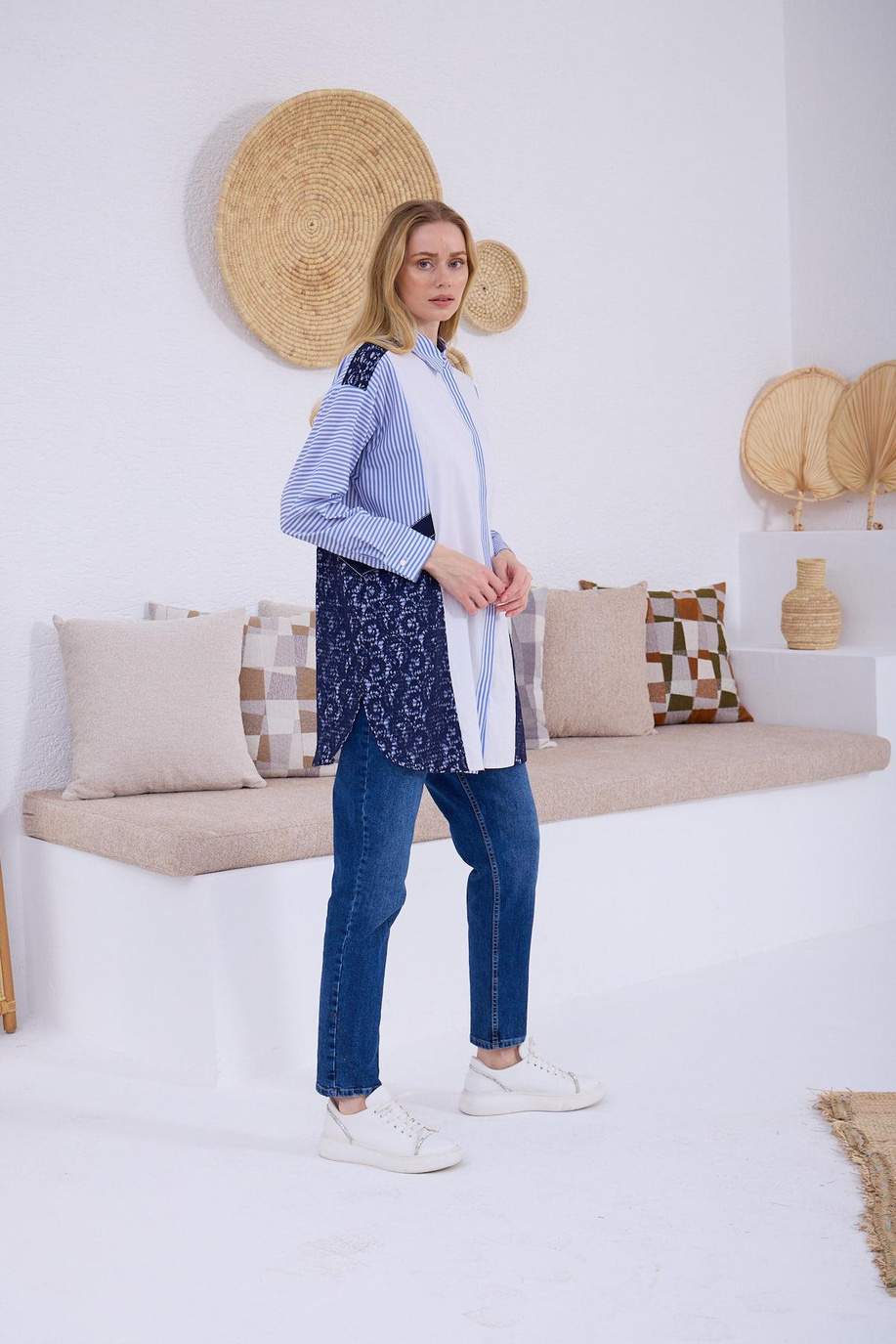 Dantel Detaylı Çizgili Mavi Gömlek