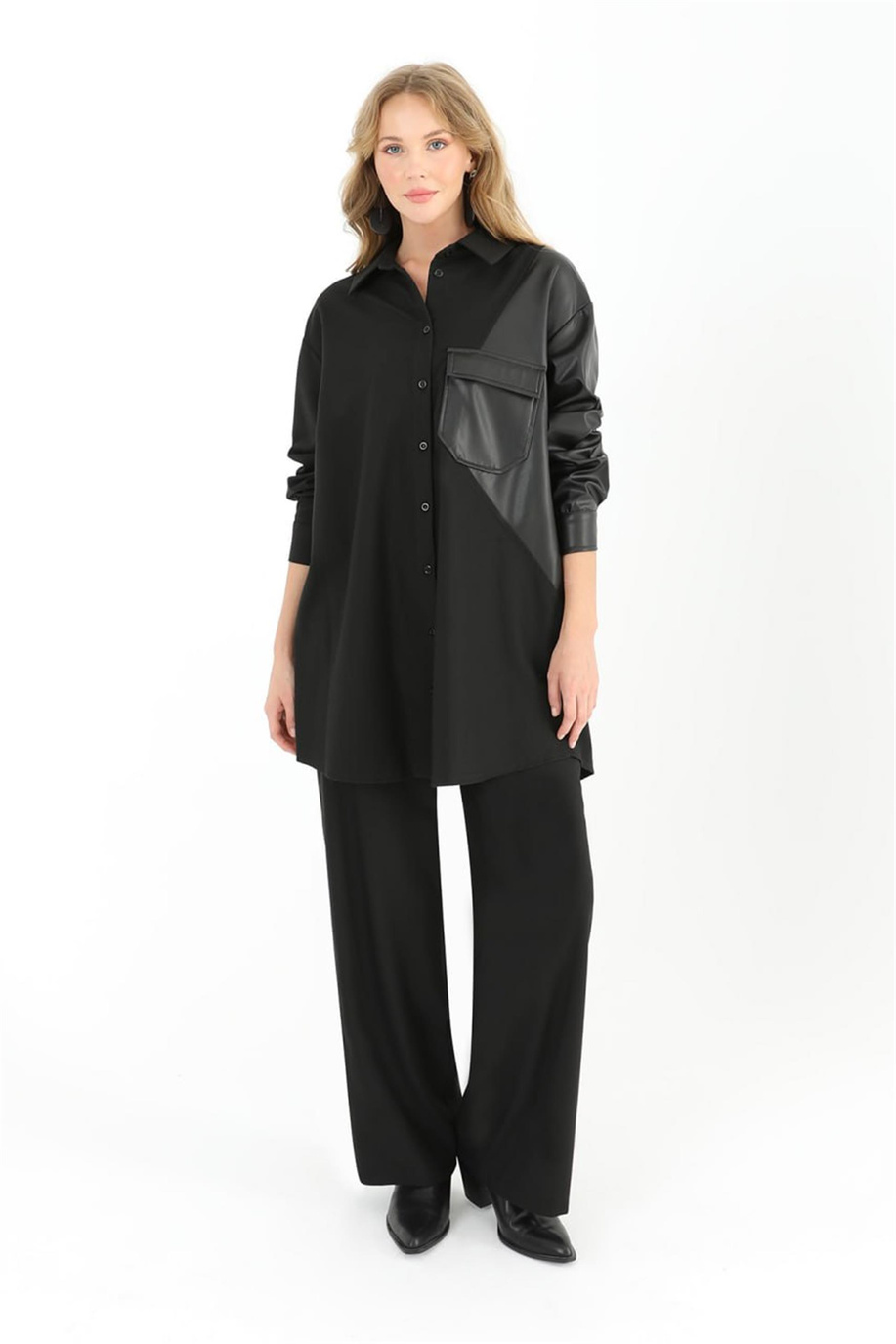 Deri Detaylı Siyah Gömlek