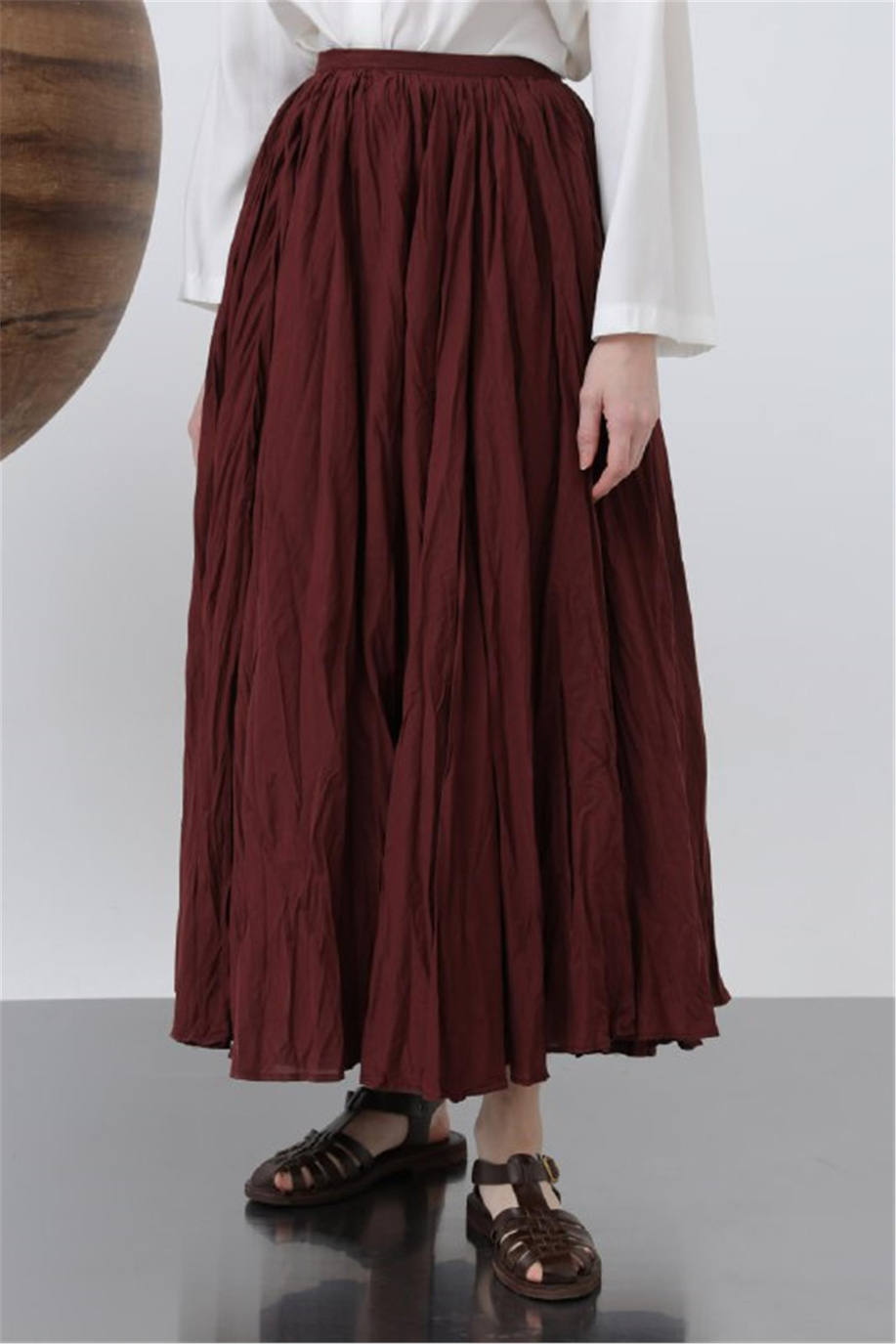 Doğal Duruşlu Pileli Bordo Etek