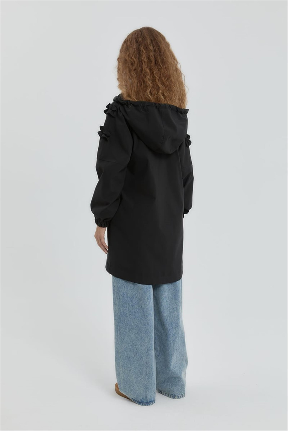 Fırfır Detaylı Yağmurluk Siyah