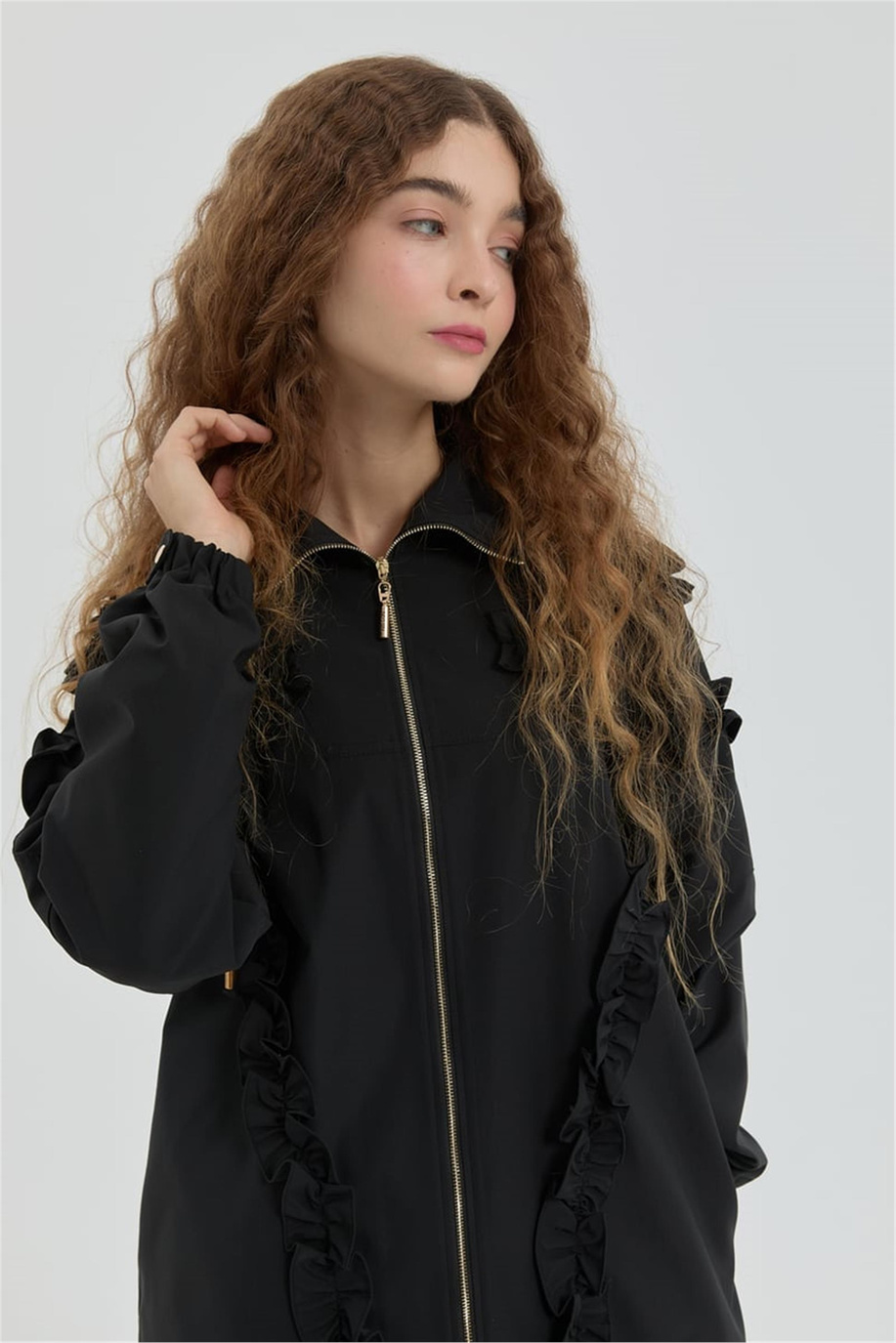 Fırfır Detaylı Yağmurluk Siyah
