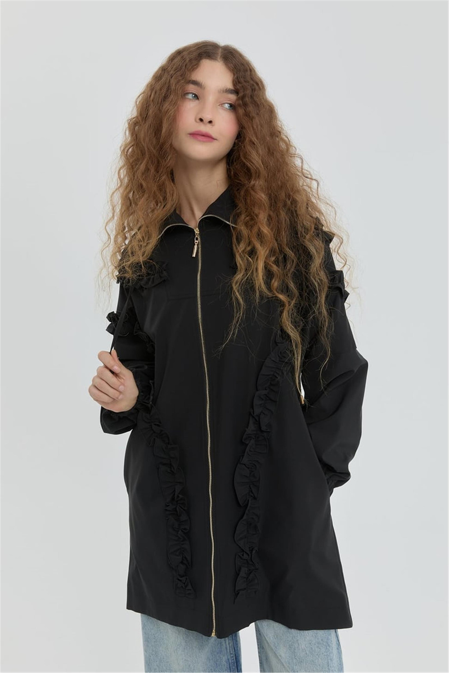 Fırfır Detaylı Yağmurluk Siyah
