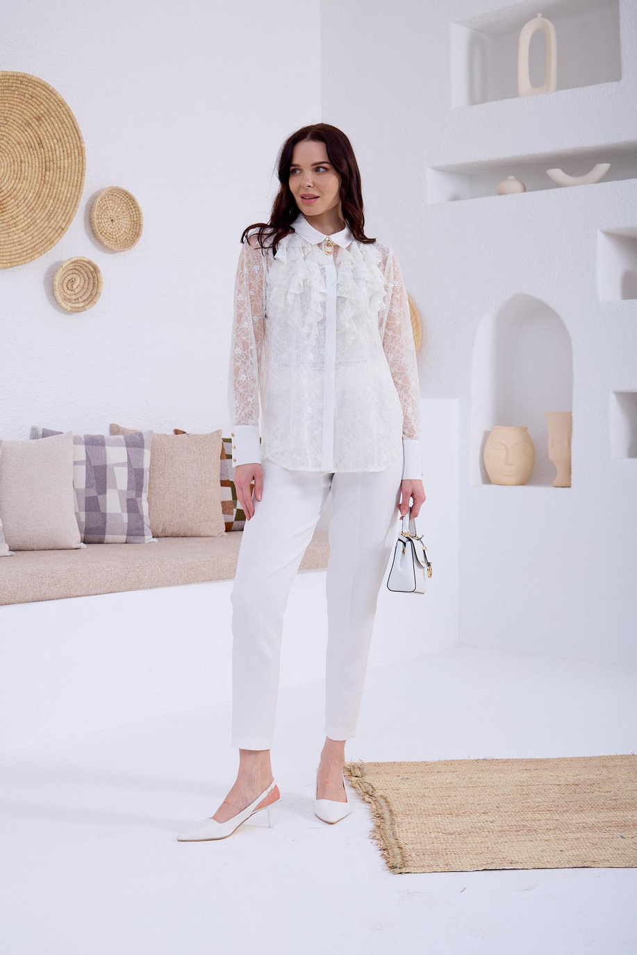 Fransız Dantelli Fırfırlı Broşlu Bluz Ekru - 25YMA1115