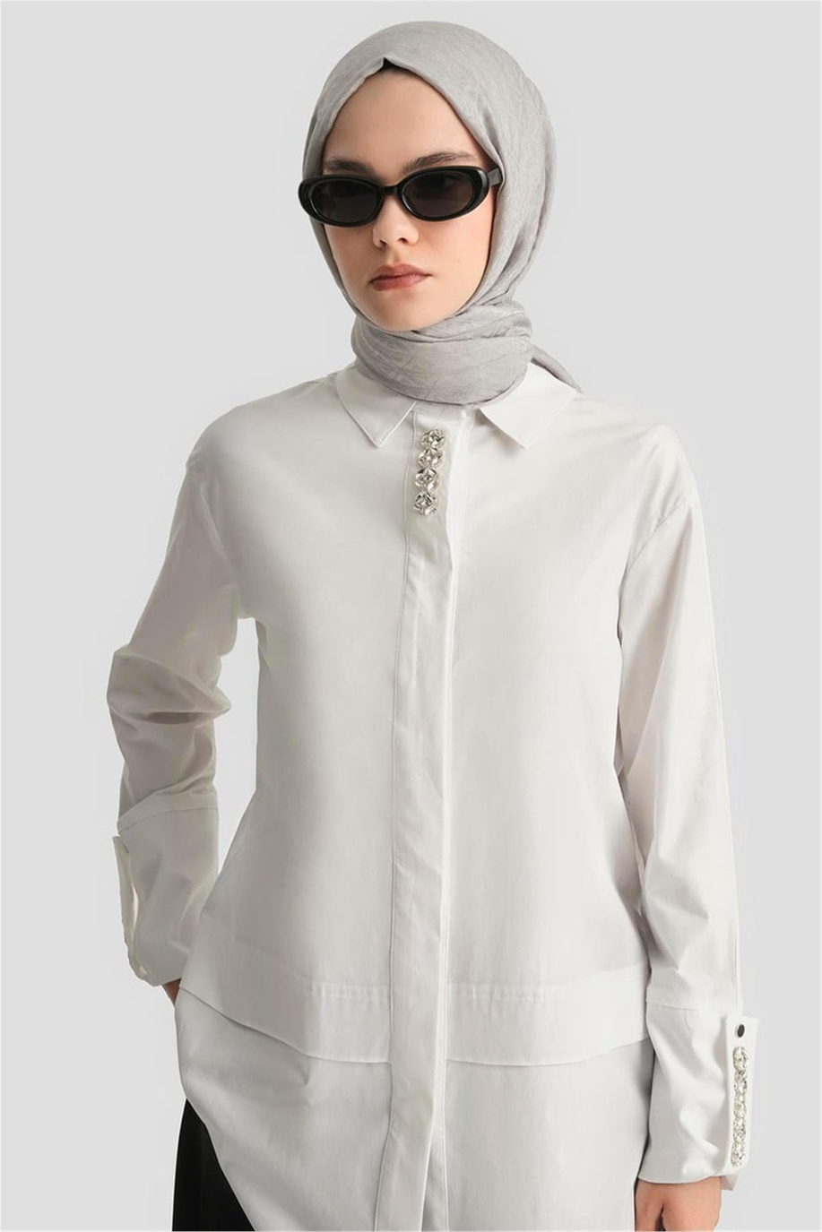 Gizli Düğmeli Taş Detaylı Gömlek Yaka Tunik Ekru