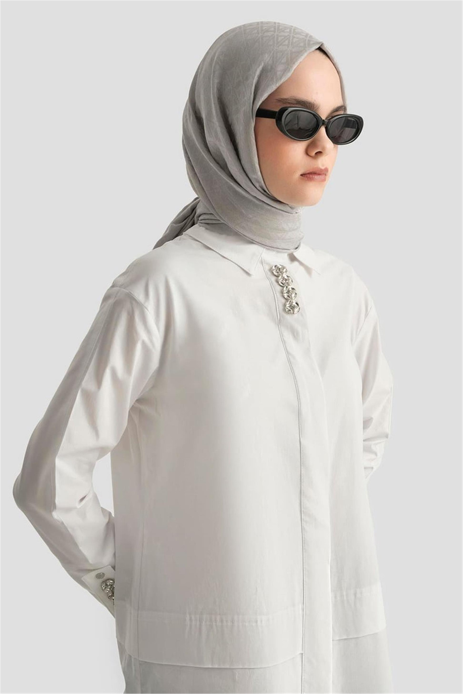 Gizli Düğmeli Taş Detaylı Gömlek Yaka Tunik Ekru
