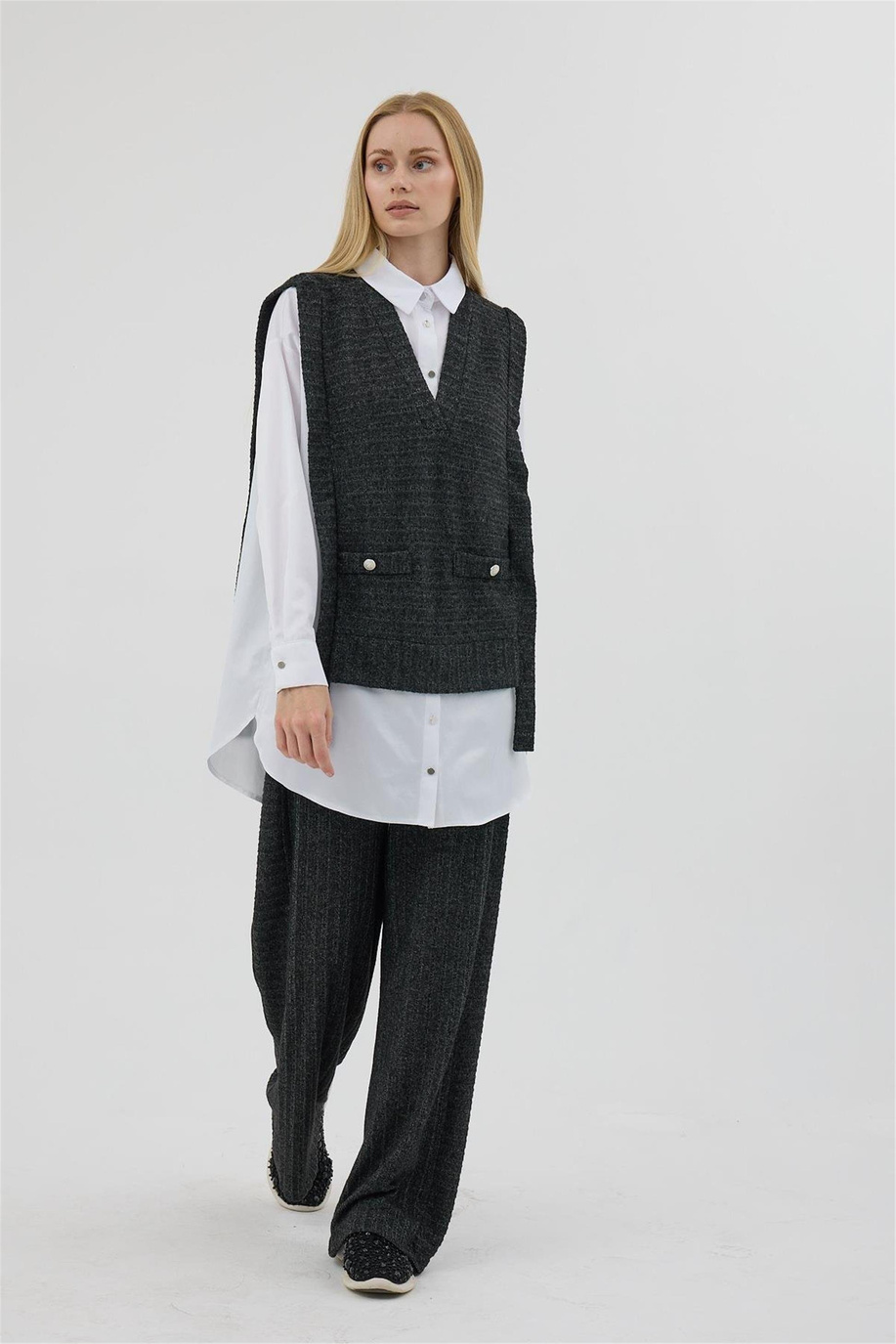 Gömlek Detaylı Triko Siyah Gömlek