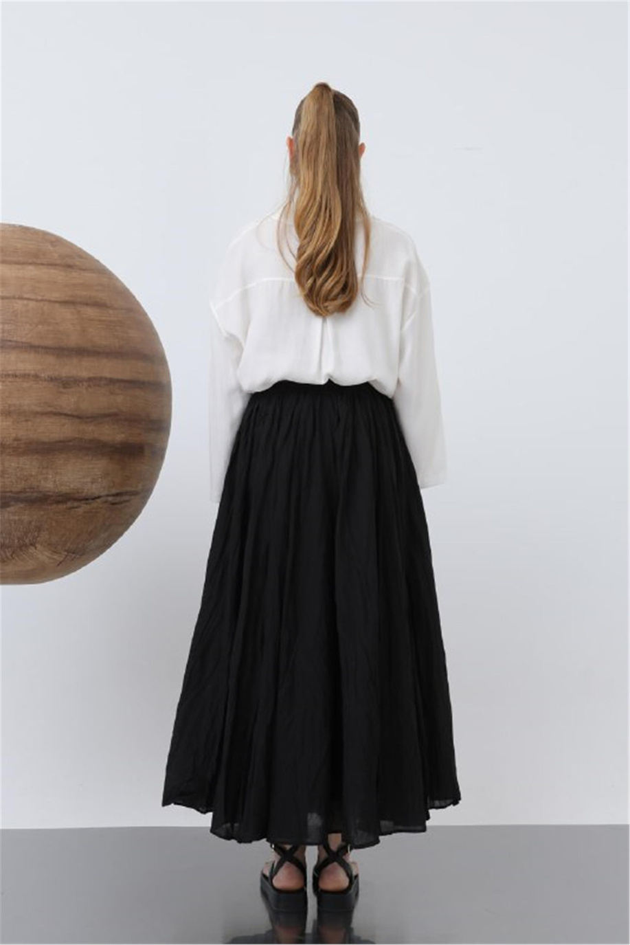 Hareketli Ve Zarif Pileli Siyah Etek