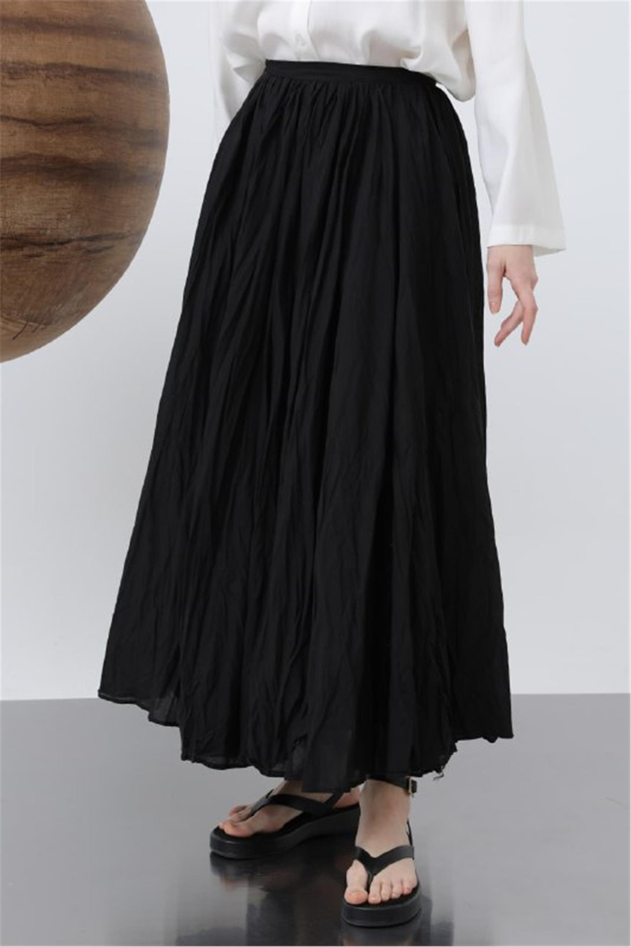 Hareketli Ve Zarif Pileli Siyah Etek