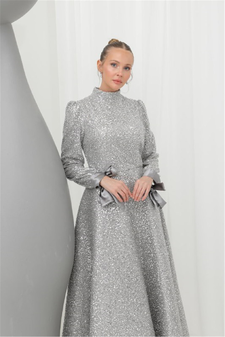 Işıltılı Ve Zarif Gri Elbise