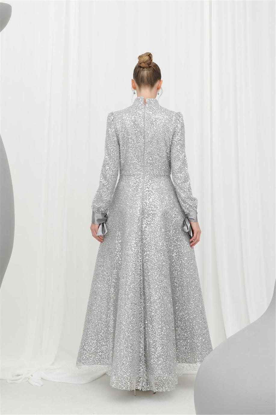 Işıltılı Ve Zarif Gri Elbise