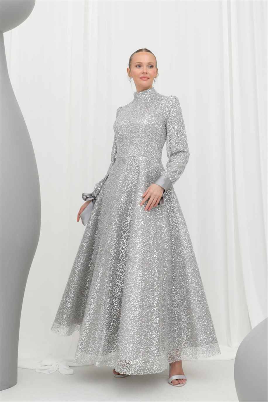Işıltılı Ve Zarif Gri Elbise