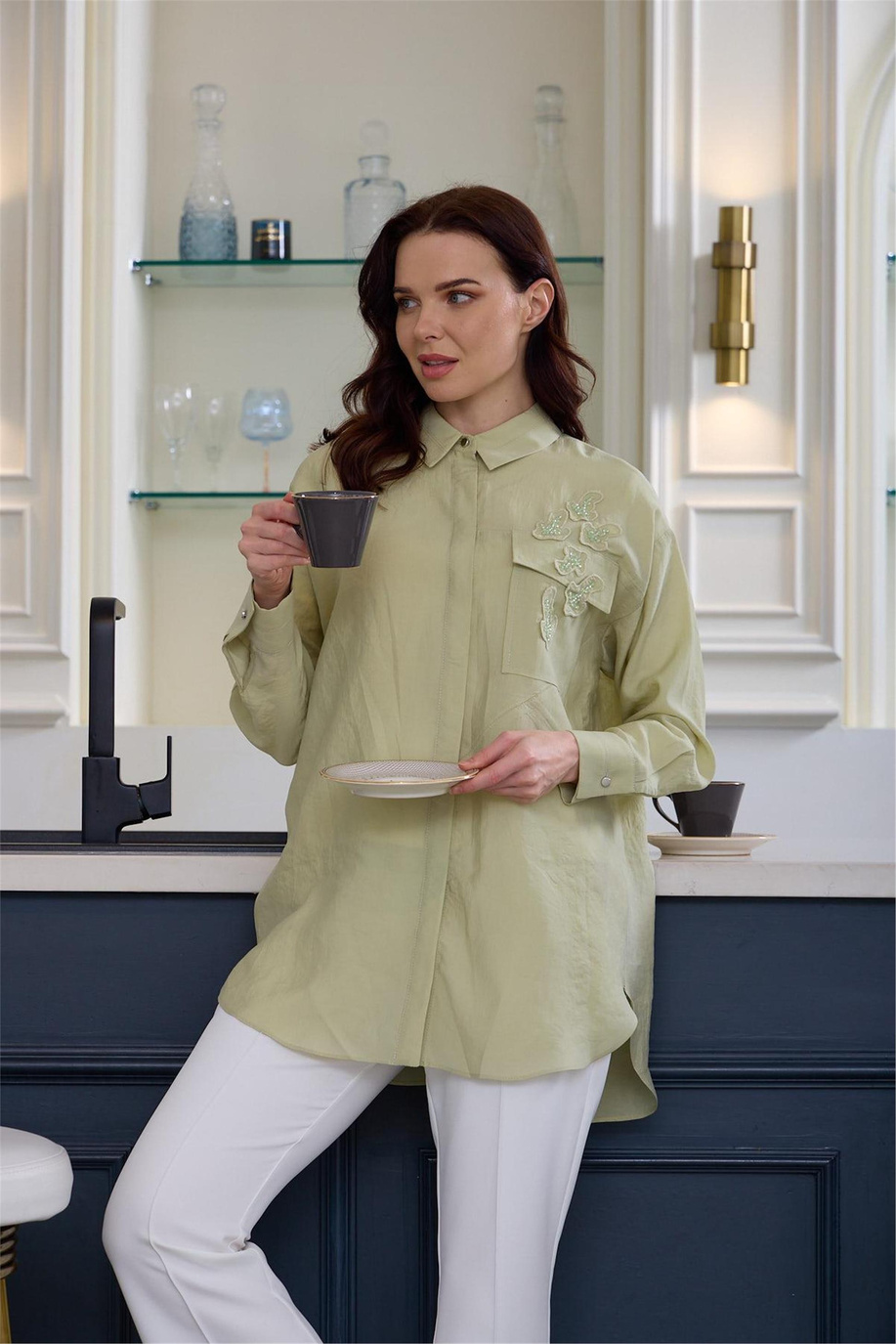 İşlemeli Aplikeli İpek Cupra Çağla Gömlek