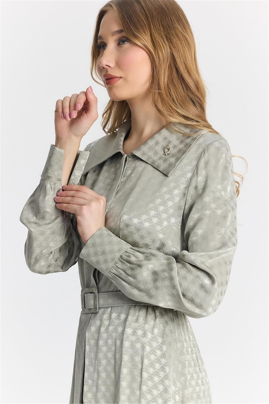 Jakarlı Kemer Detaylı Çağla Elbise