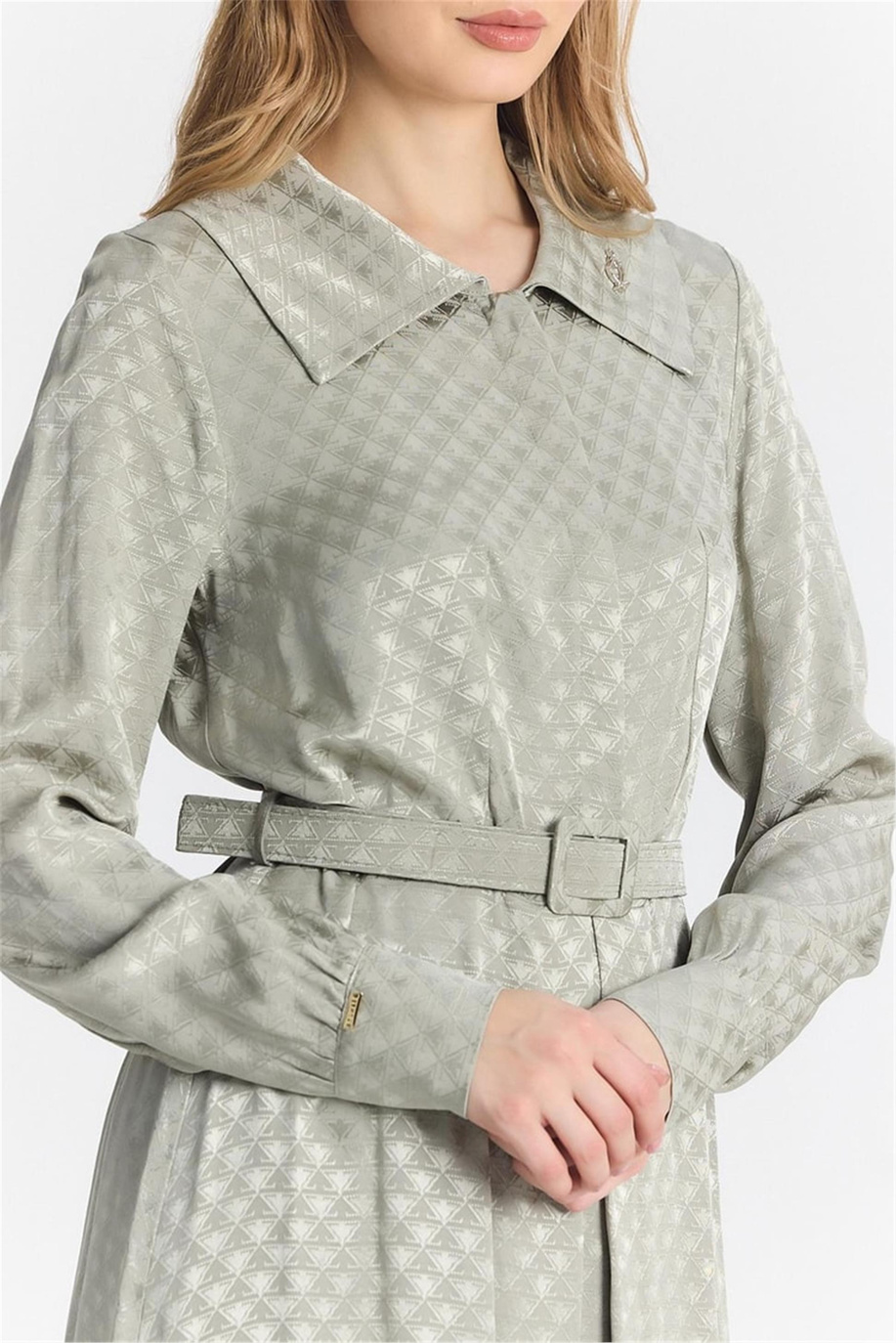 Jakarlı Kemer Detaylı Çağla Elbise