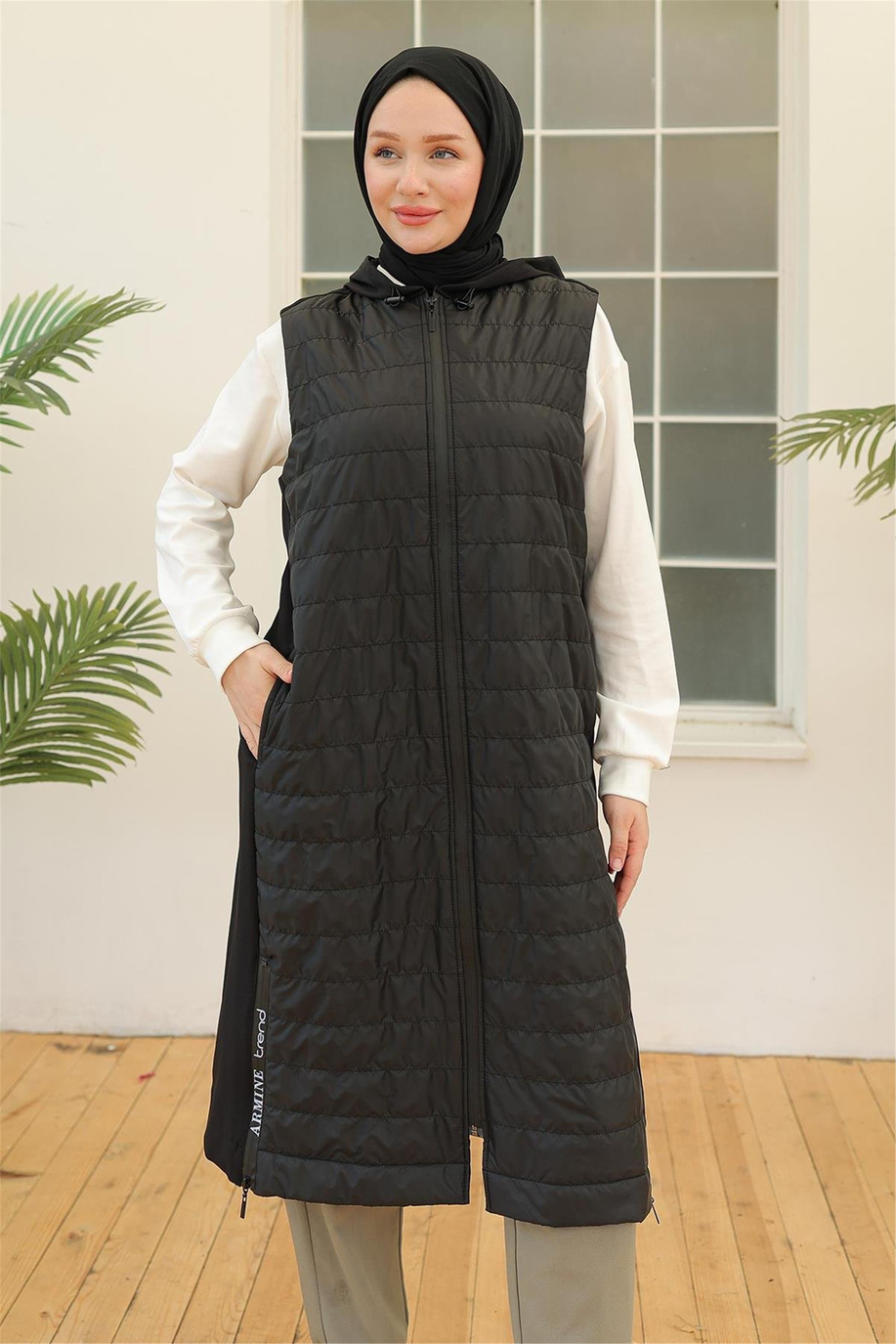 Kapişonlu Fermuarlı Siyah Yelek