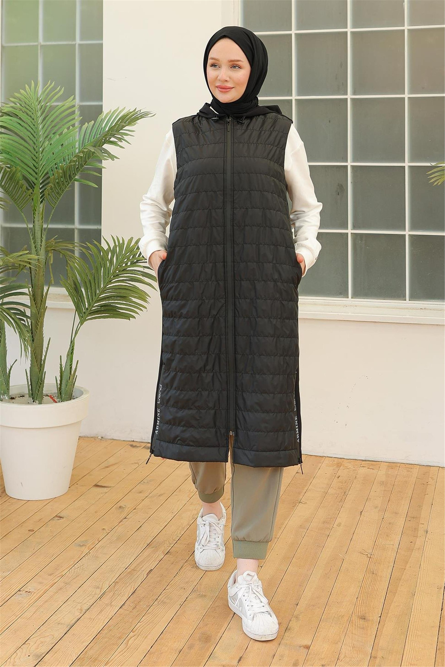 Kapişonlu Fermuarlı Siyah Yelek