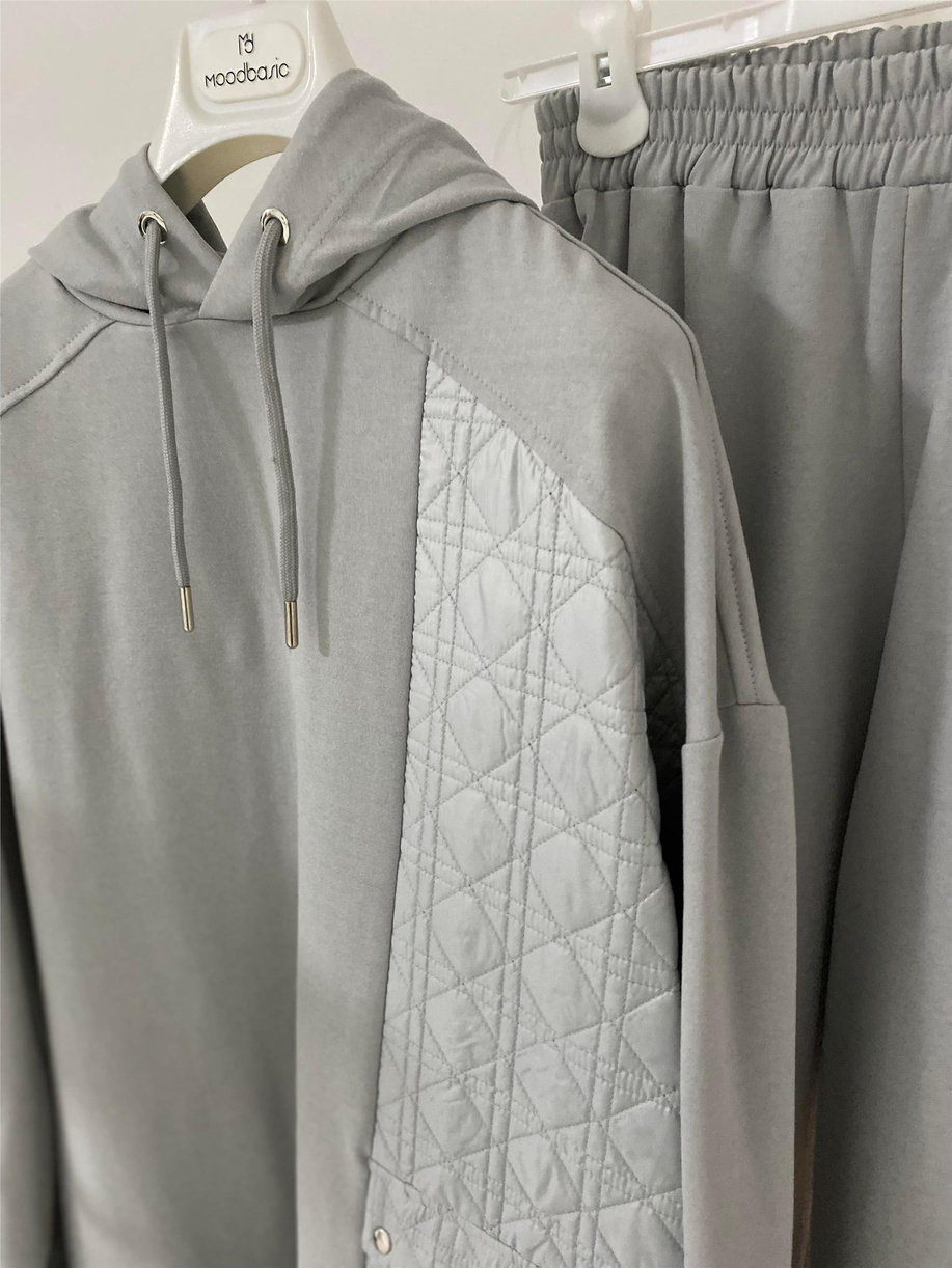 Kapitone Detaylı Gri Takım