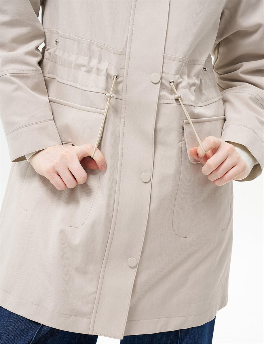 Kuş Gözü Detaylı Bel Büzgülü Taş Ceket