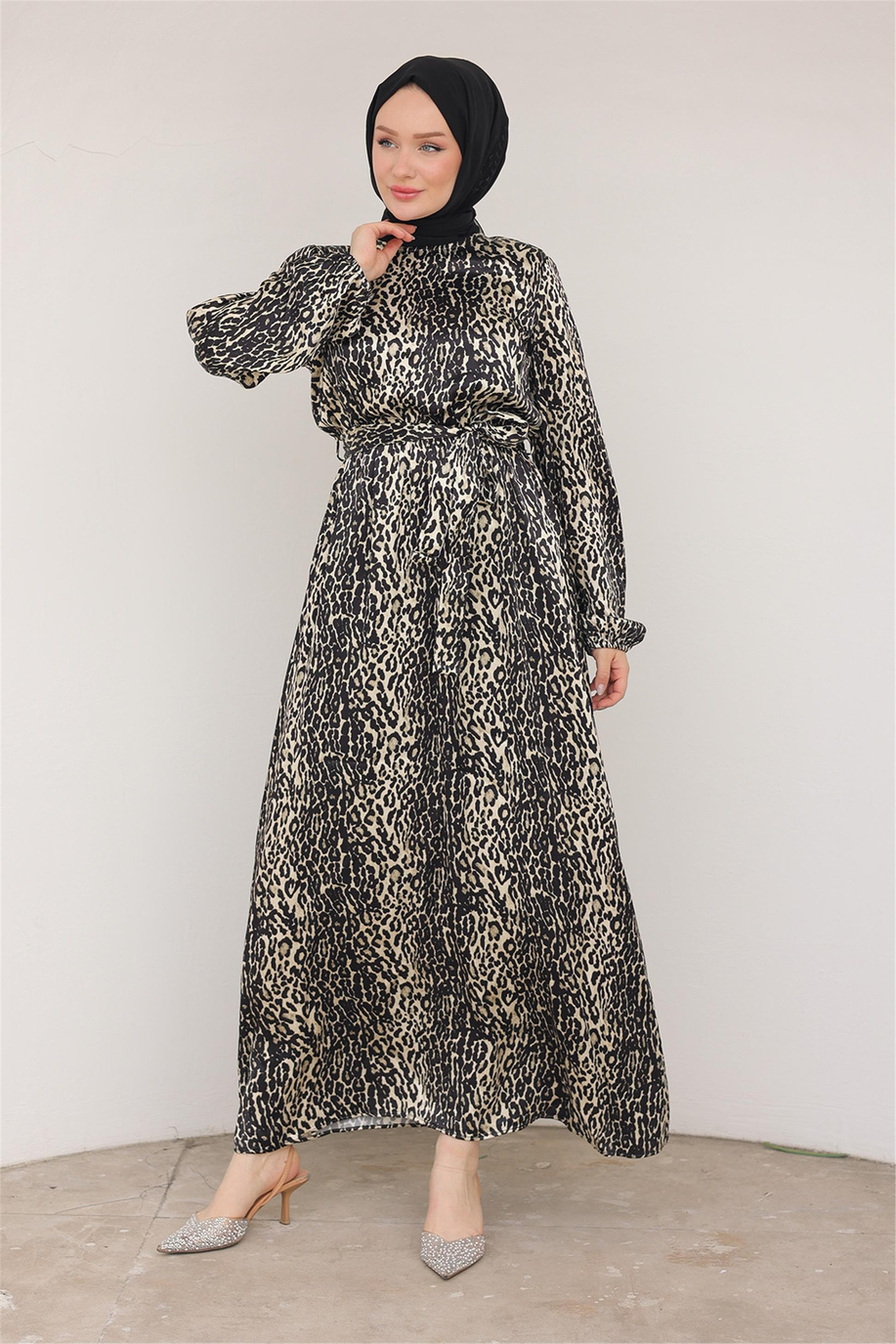 Leopar Desenli Siyah Elbise