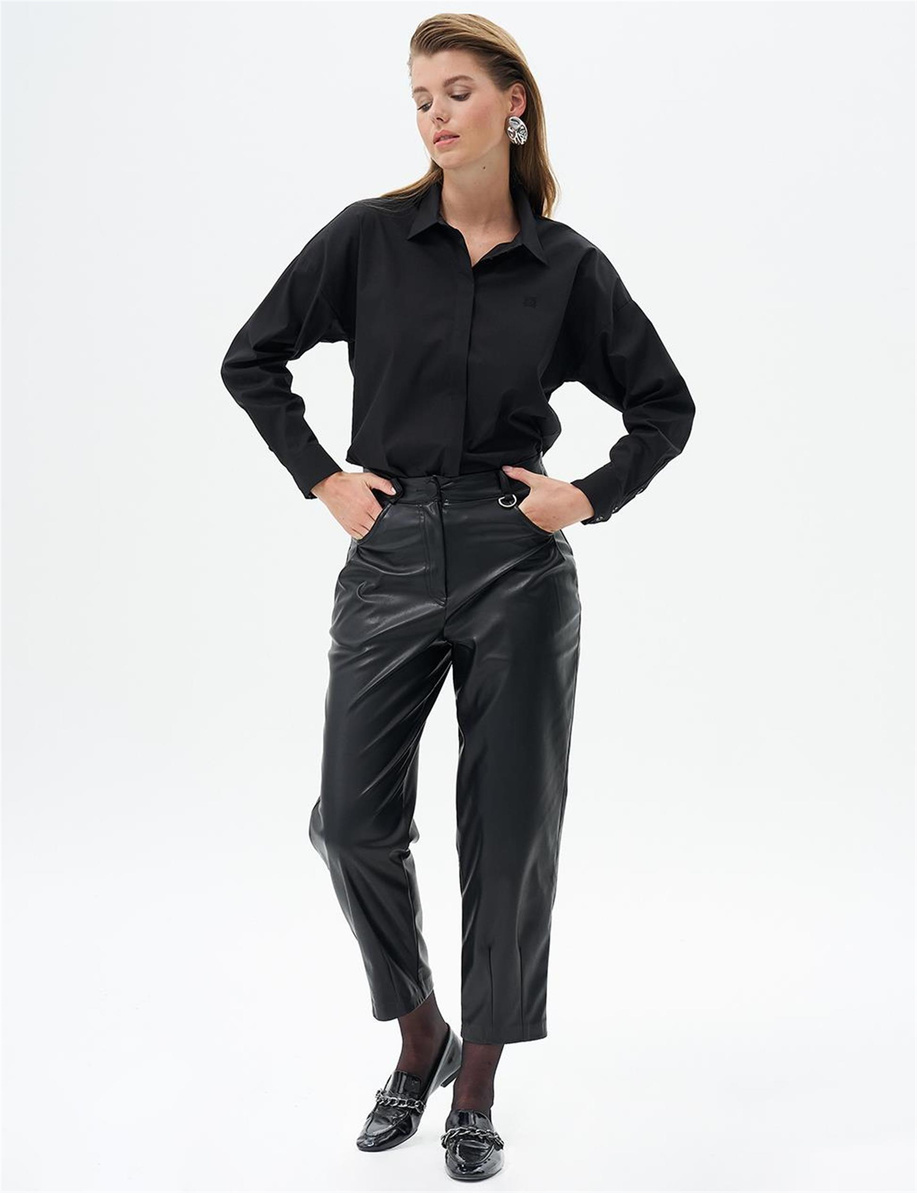 Metal Aksesuar Detaylı Suni Deri Siyah Pantolon