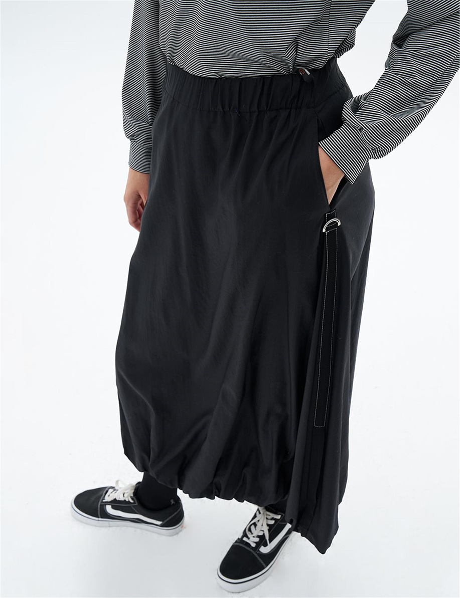 Metal Aksesuarlı Balon Siyah Etek