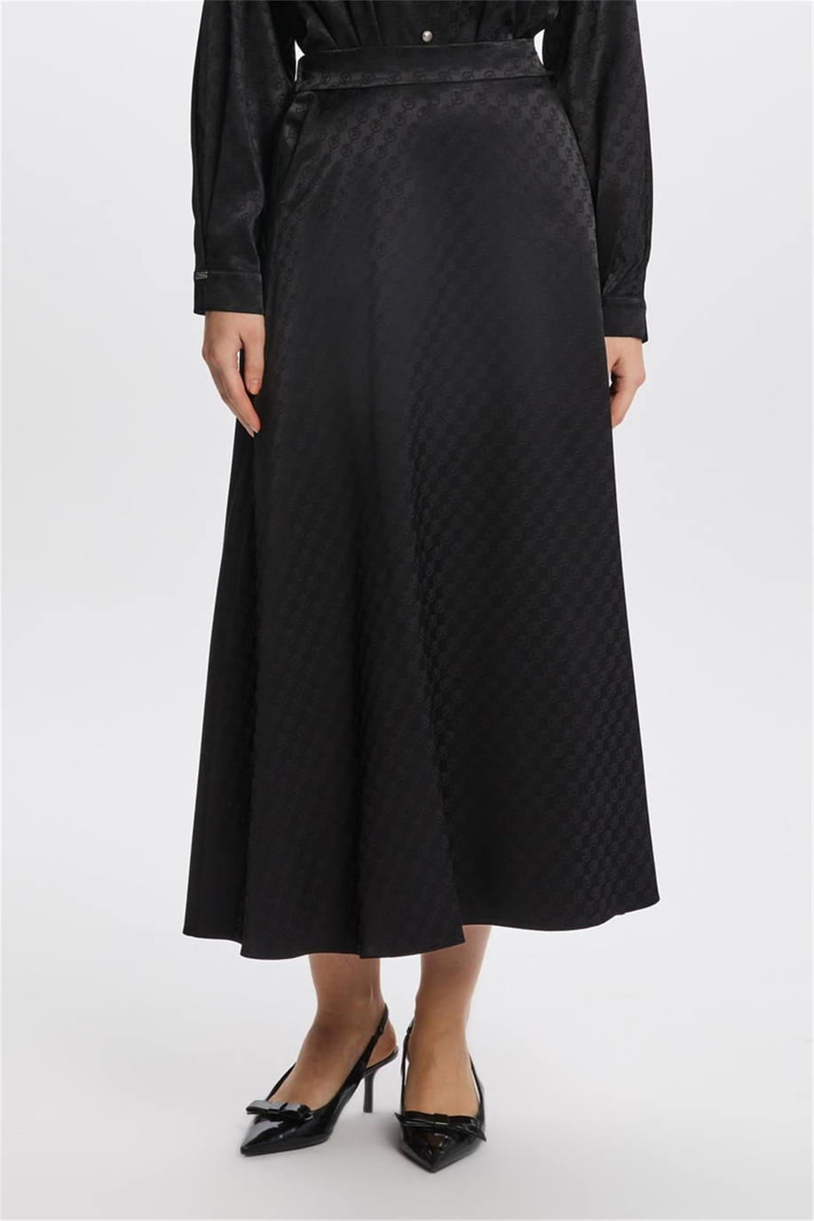 Monogram Desenli Siyah Etek