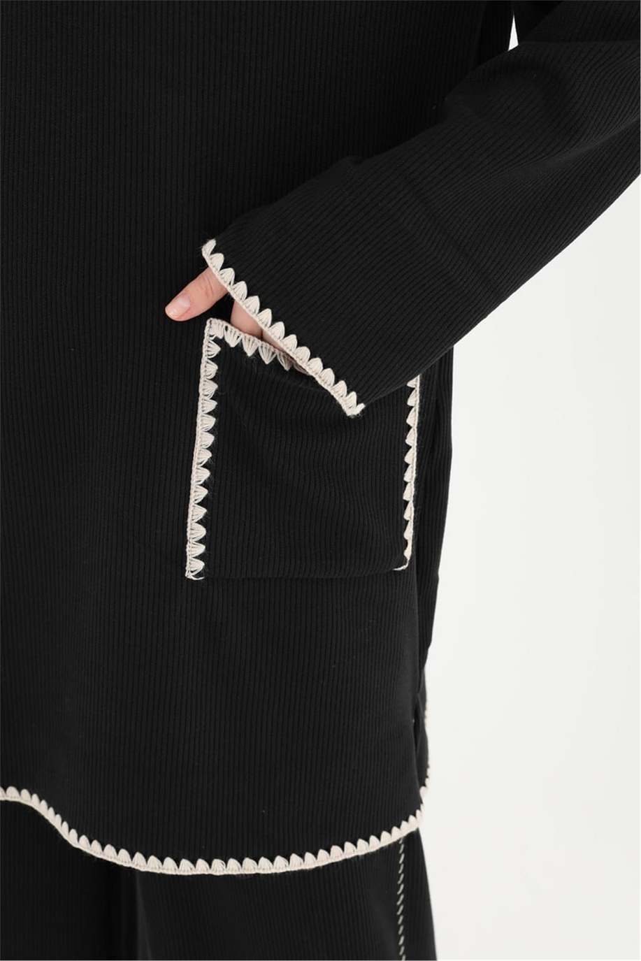 Nakış Detaylı Siyah Takım