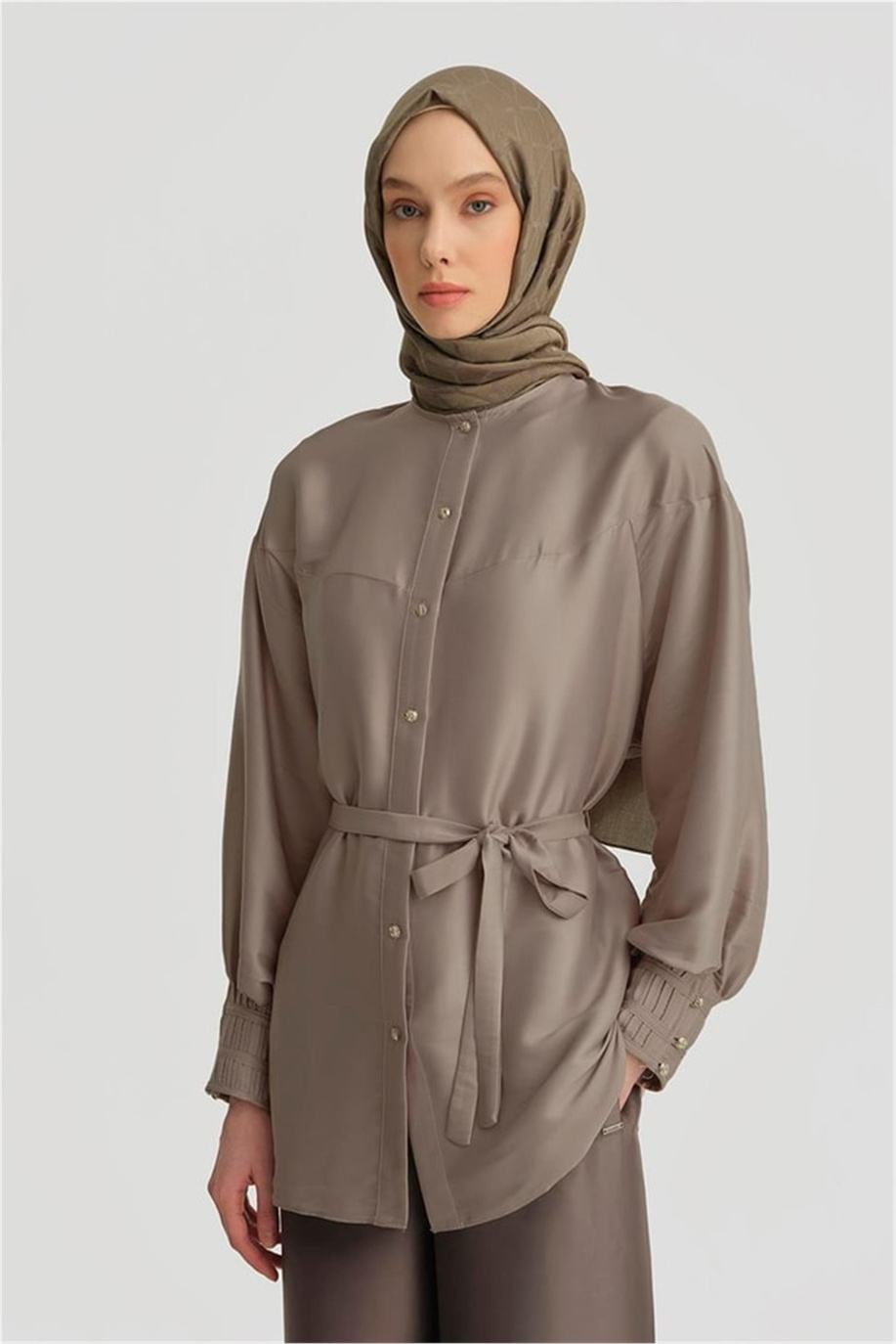 Nervürlü Saten Taş Gömlek