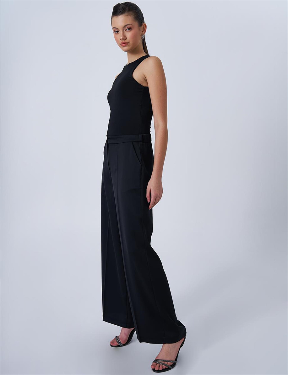 Parlak Düğme Detaylı Saten Siyah Pantolon