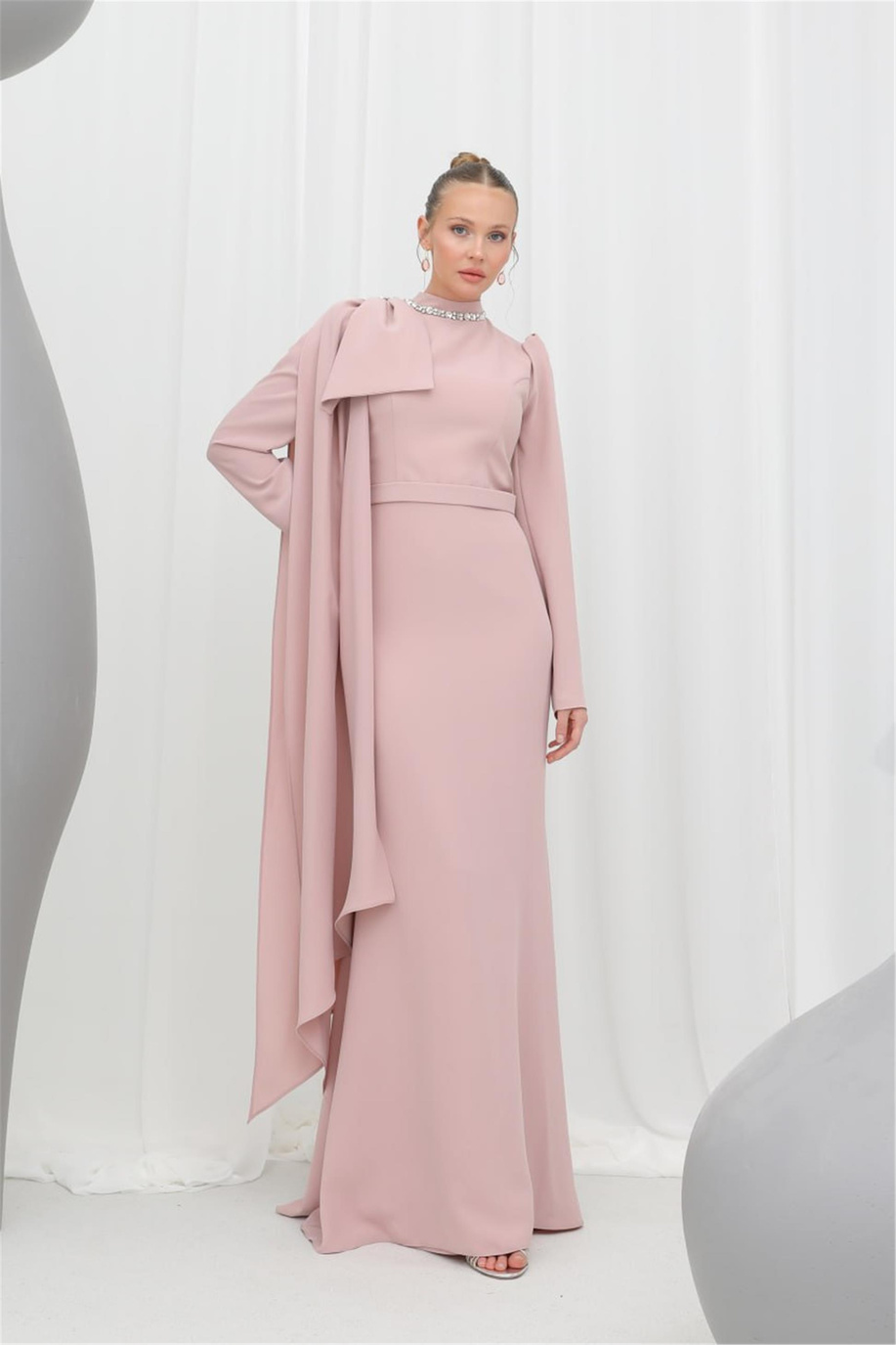Pelerin Detaylı Zarif Pudra Elbise