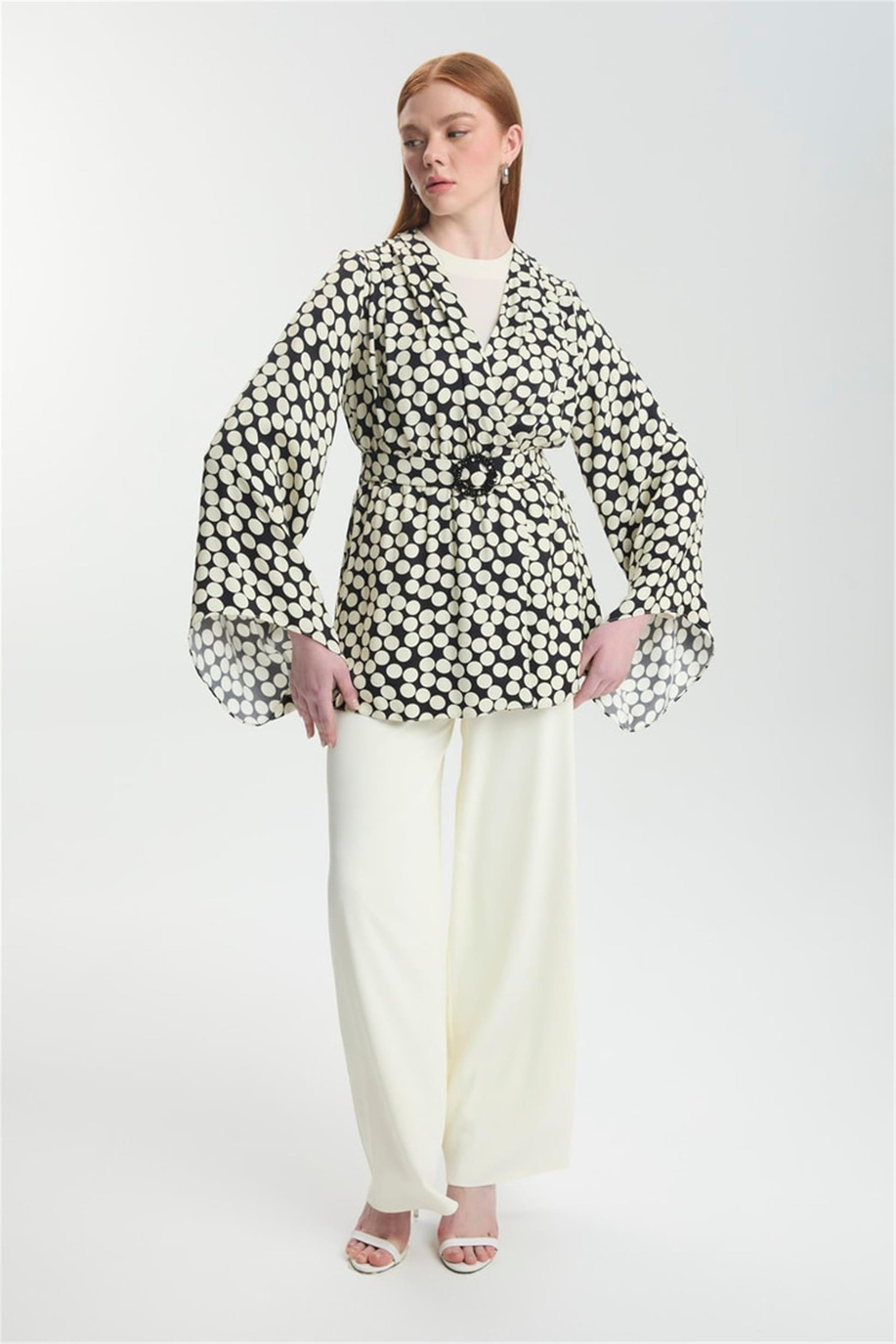 Puantiye Desenli Kemerli Ekru Üçlü Kombin